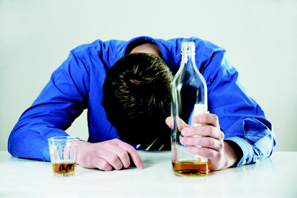 Алкогольная зависимость: как проявляется алкоголизм