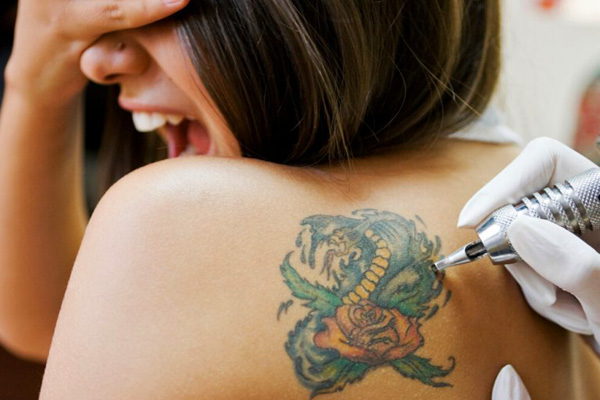 «Синяя болезнь»: зачем люди делают татуировки